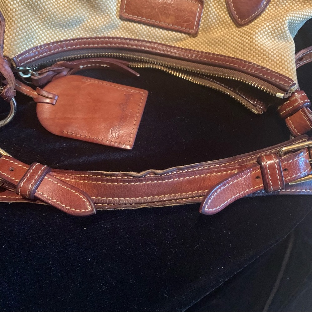 Dooney & Bourke medium shoulder bag - Picture 2 of 6
